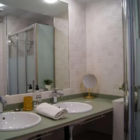 Roch - Stylish Near Metro Apartment *