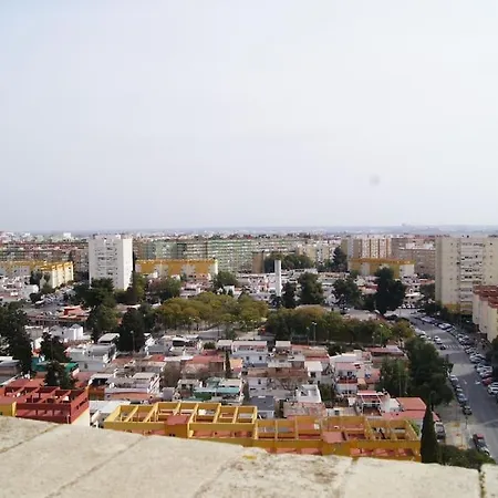 Roch - Stylish Near Metro Apartment Seville