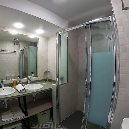 Roch - Stylish Near Metro Apartment *